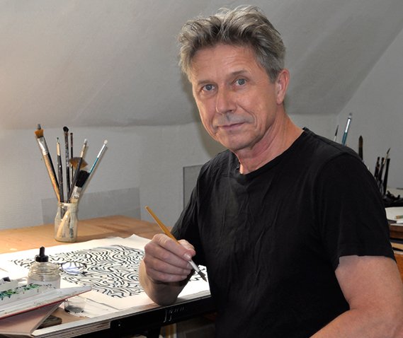 Bernard Verstraete, artiste peitre et graveur à Bruxelles, dans son atelier